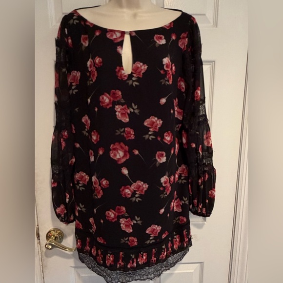 White House Black Market Dresses & Skirts - WHBM White House Black Market Floral Shift Dress Size 10 Lace Bell Sleeve Black